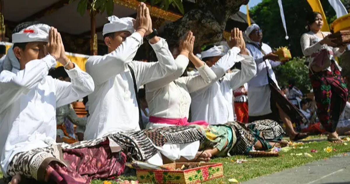 FOTO: Melihat Suasana Khidmat Perayaan Hari Raya Galungan di Bali