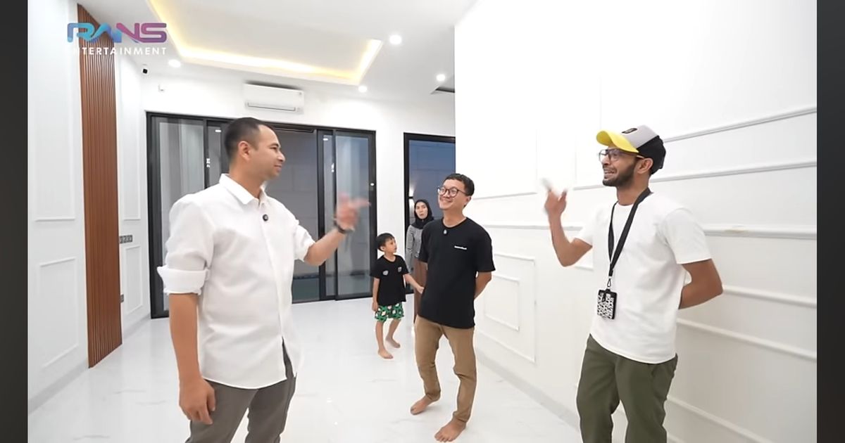 Raffi Ahmad Kunjungi Rumah Karyawan yang Baru Kerja 4,5 Tahun, Mewah Bergaya Modern Dilengkapi Kolam Renang