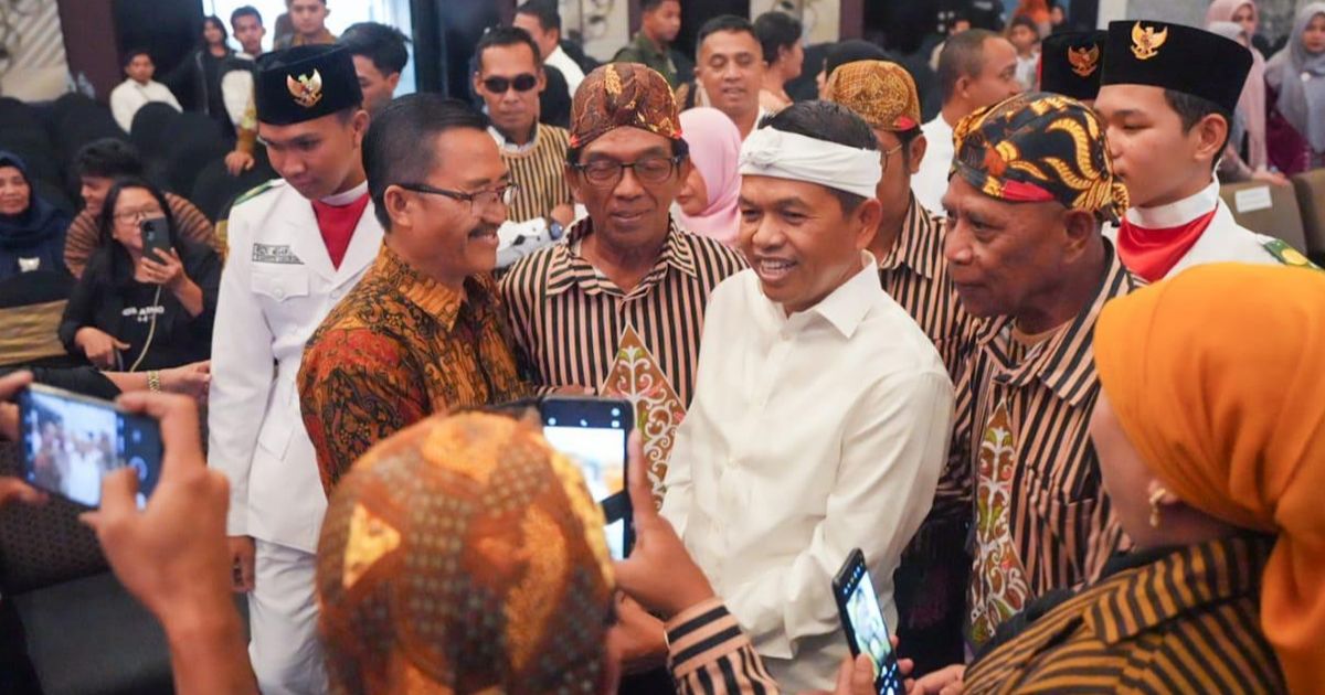 Survei Poltracking Pilkada Jabar: Dedi Mulyadi-Erwan 65,9%, Syaikhu-Ilham 11,8%, Jeje-Ronal 2,9%