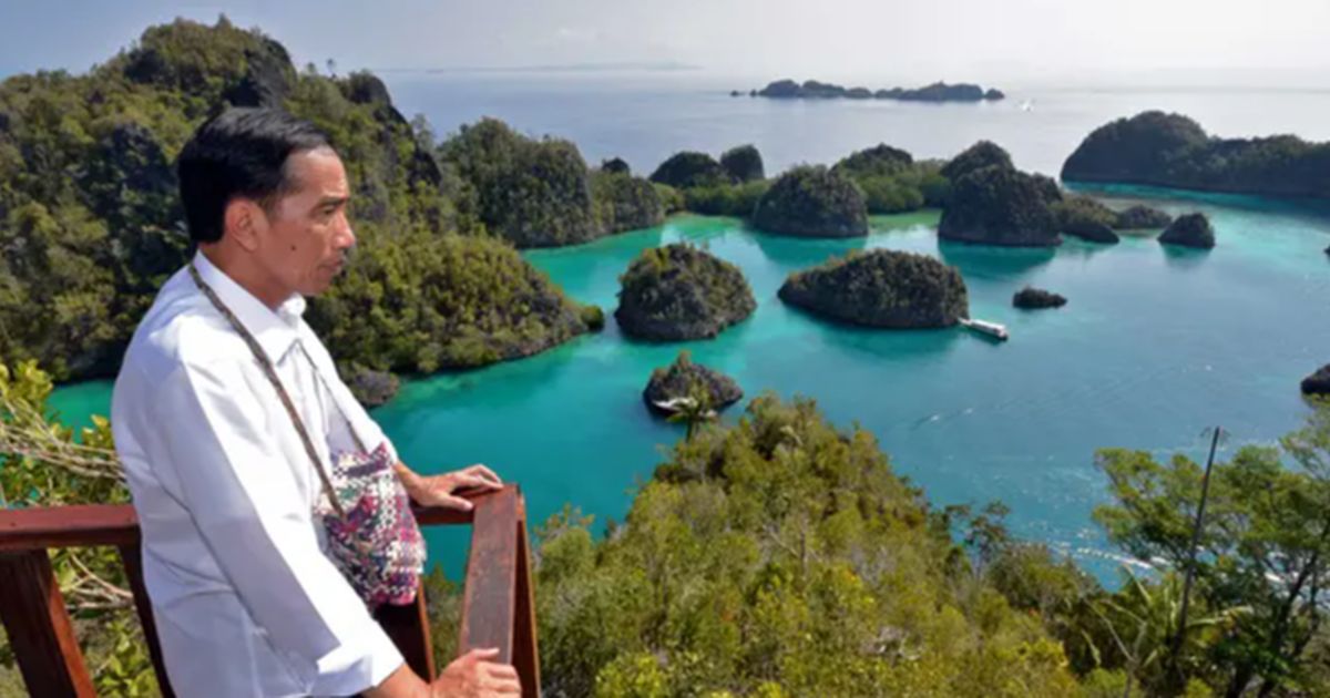 Mengingat Kembali Jejak Jokowi di Puncak Raja Ampat