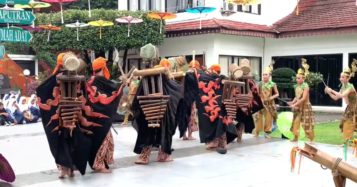 Uniknya Alat Musik Sunda Langgir Badong, Terinspirasi dari Seekor Kalajengking