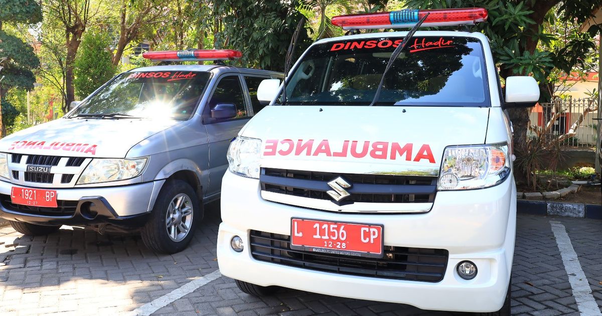 Emak-emak Pengendara Motor Tiba-taba Berbalik Arah Hingga Halangi Ambulans, Sang Sopir Emosi 'Tolong Sabar Sebentar Bu'