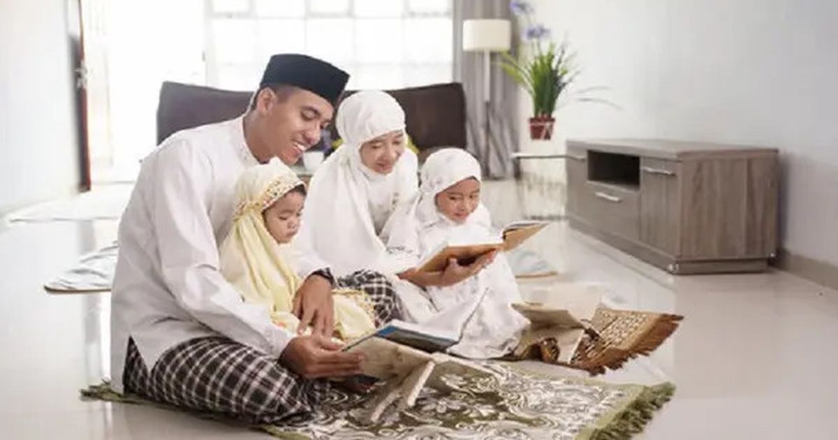 Begini Cara Sholat Berjamaah Bersama Anak yang Belum Baligh, Orangtua Harus Paham