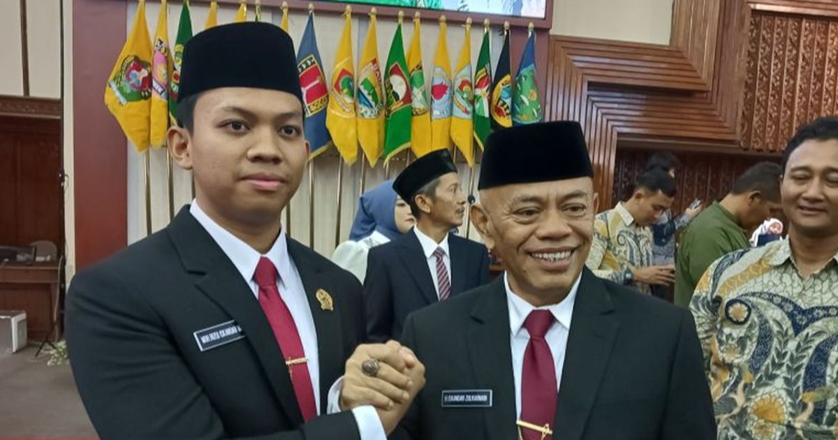 Ini Sosok Ayah dan Anak Dilantik Jadi Anggota DPRD Jateng 2024-2029