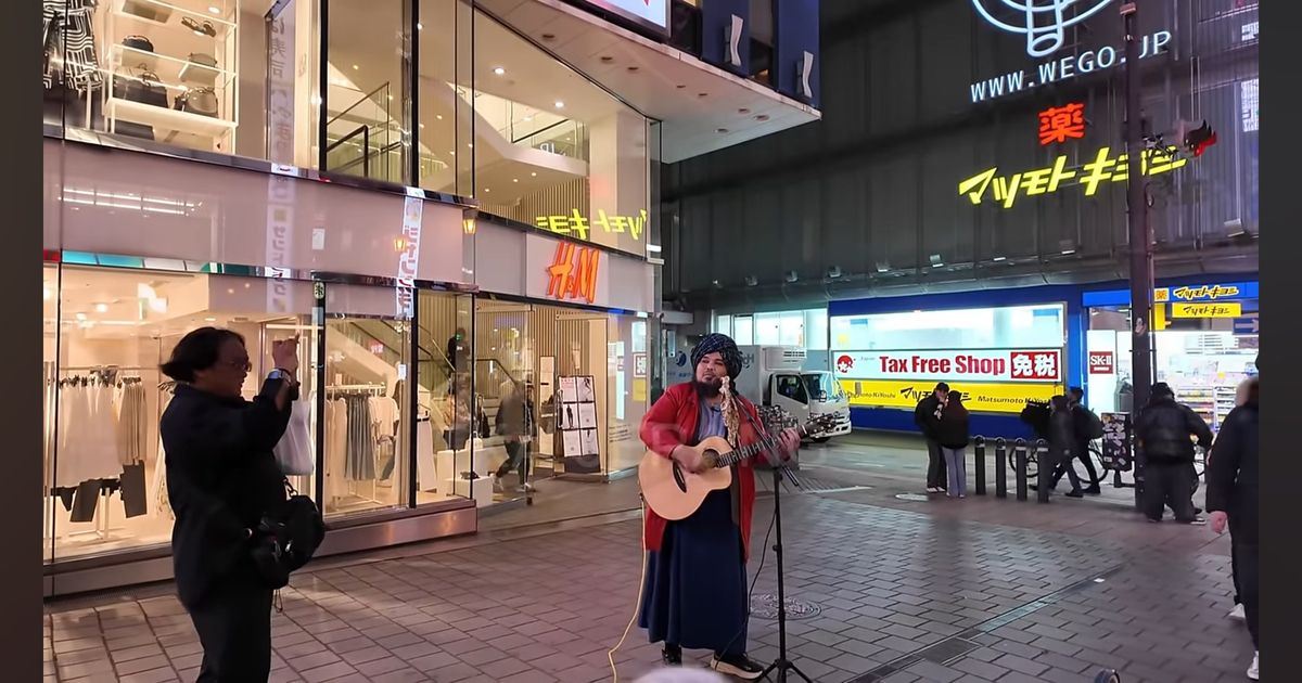 Momen Derry Sulaiman Bawakan Lagu Religi, Orang-orang Jepang Sampai Terkesima