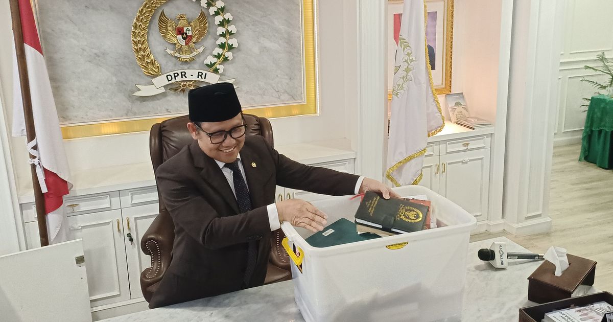 Jelang Lengser, Cak Imin Kemasi Barang di Ruang Pimpinan DPR