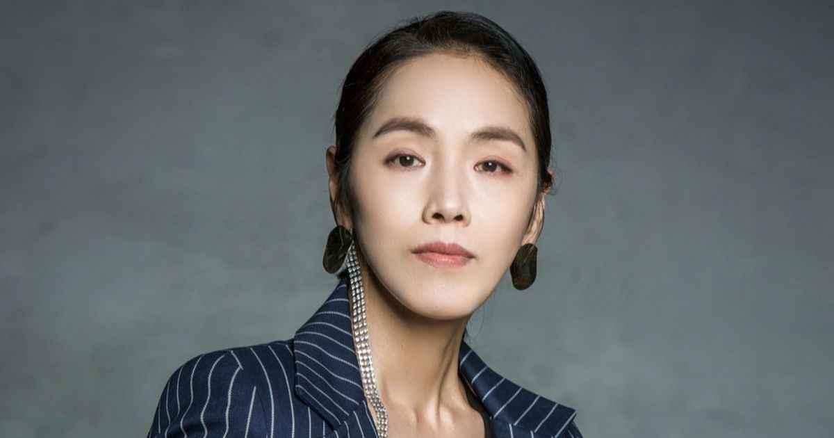 Park Ji Ah, aktris dari drama Korea The Glory, telah meninggal dunia pada usia 52 tahun akibat penyakit stroke iskemik.