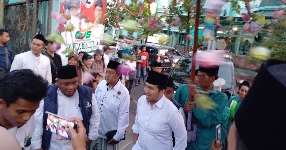 Relawan Khofifah-Emil Bangun Posko Pemenangan di Depan Markas PKB Jatim, Ini Kata Emil Dardak