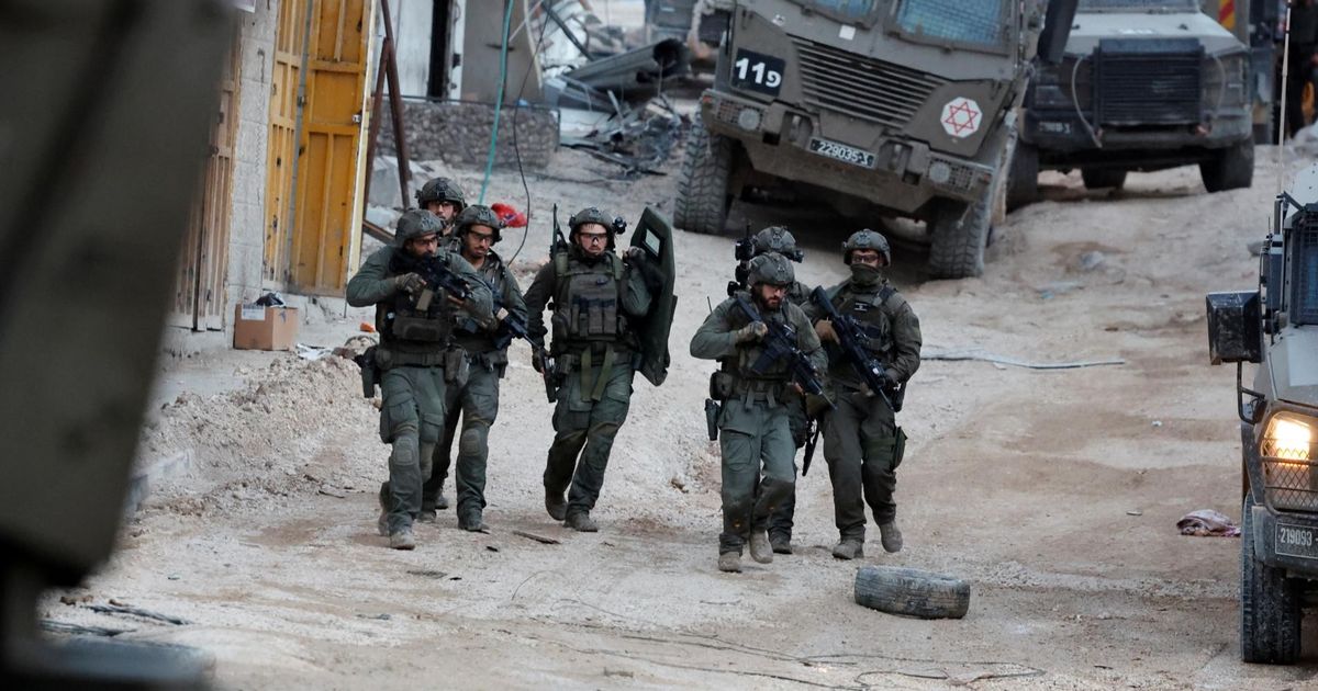 Pemukim Yahudi Serbu Masjid Ibrahimi di Hebron, Mental Maling Langsung Gasak Barang di Dalamnya