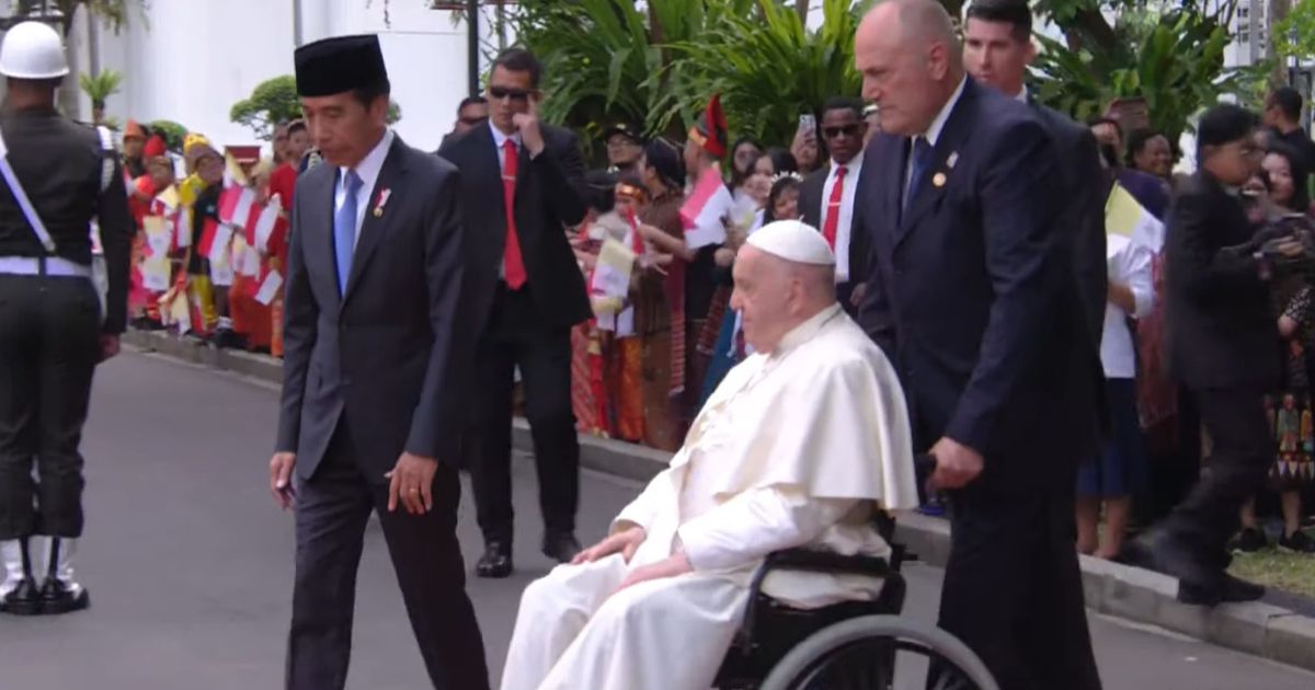 Paus Fransiskus Tiba di Istana Merdeka Jakarta, Disambut Langsung Jokowi