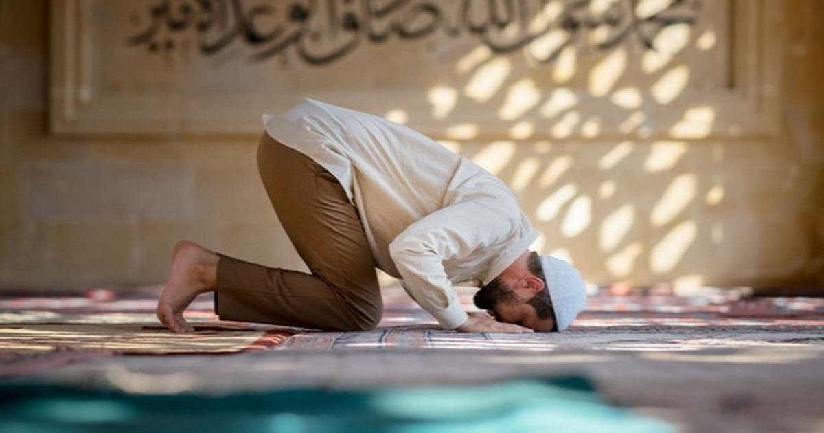 Cara Menjamak Shalat Maghrib dan Isya Lengkap dengan Niatnya