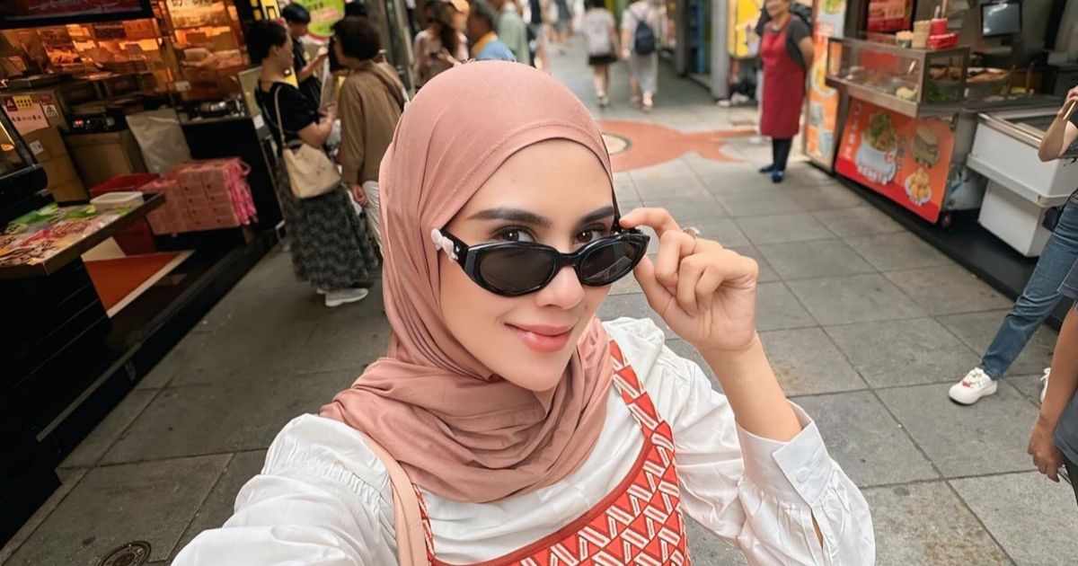 Makin Cantik Tampil Berhijab, ini Momen Keseruan Syahnaz saat Jalan-jalan di Macau