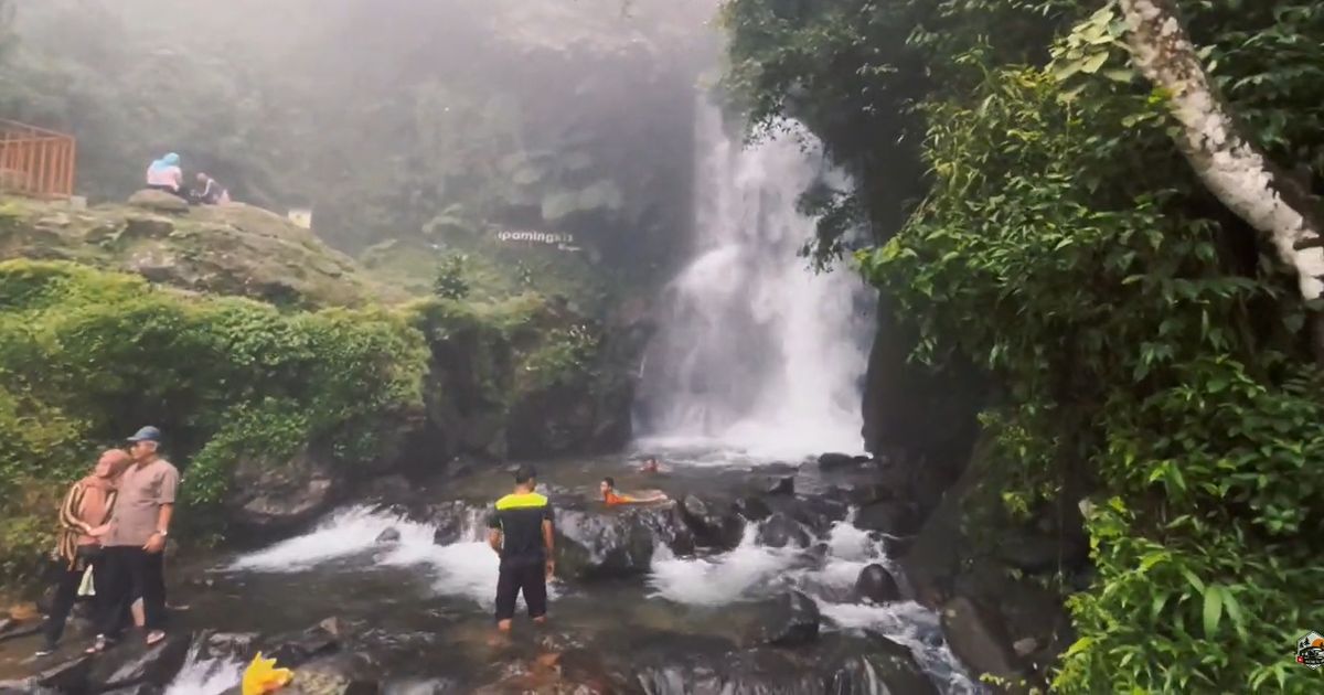 Healing di Curug Cipamingkis yang Eksotis, Datang ke Sini Dipercaya Bikin Hubungan Langgeng