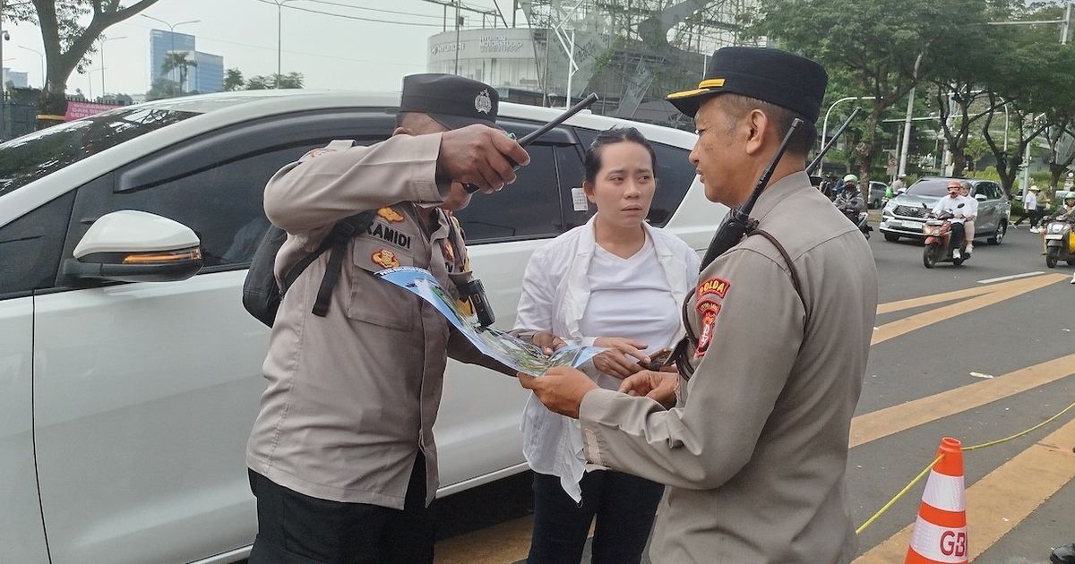 Berjaga Memastikan Tak Ada Jemaat Katolik Tersesat di GBK