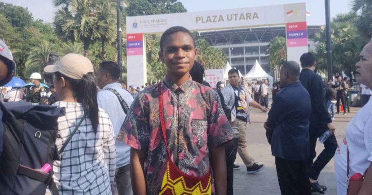 Cerita Remaja Asal Papua Datang ke GBK untuk Minta Diberkati Paus Fransiskus