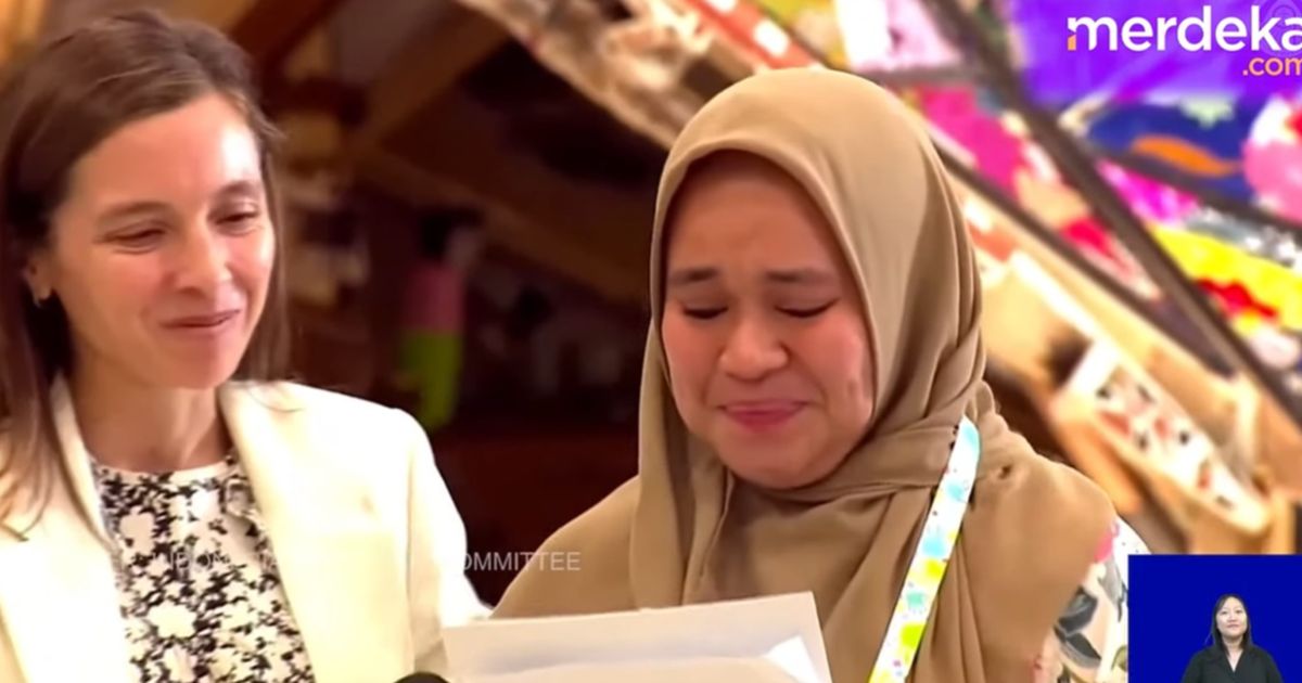 VIDEO: Banjir Air Mata Guru Berhijab Asal Buton Nangis Bicara Toleransi ke Paus Fransiskus