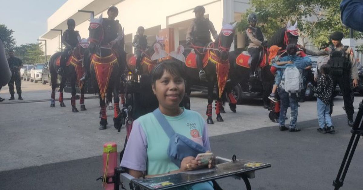 Cerita Wanita Difabel 'Terbang' dari NTT ke GBK Minta Berkat Paus Fransiskus saat Misa Akbar