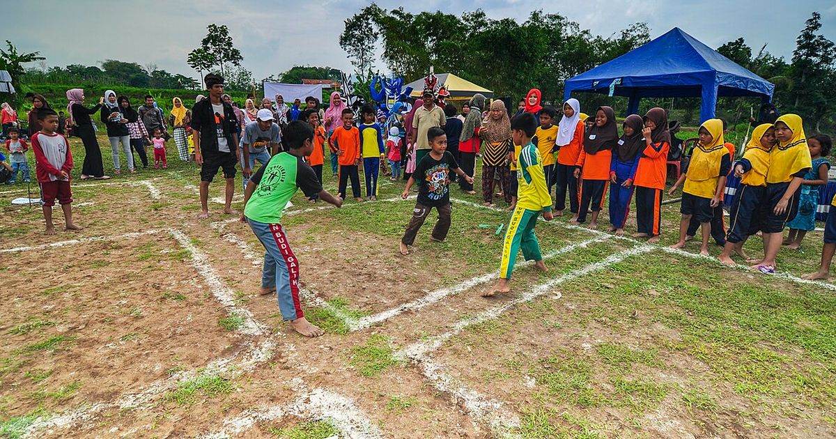 Asyiknya Bermain Galah Hadang, Gobak Sodor Ala Masyarakat Kabupaten Sambas