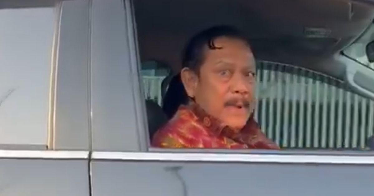 Viral Pengemudi Pajero Diduga Stafsus BIN Pamer Pistol Saat Cekcok dengan Warga