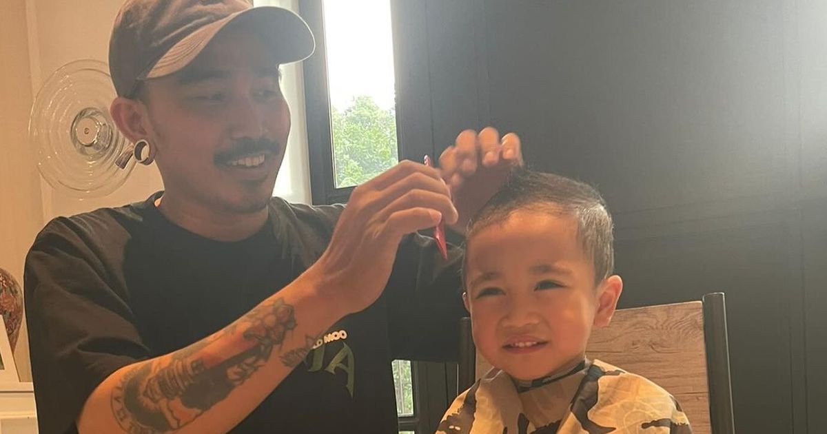 6 Foto Rayyanza dengan Gaya Rambut Baru, Lucu Banget dan Tambah Ganteng