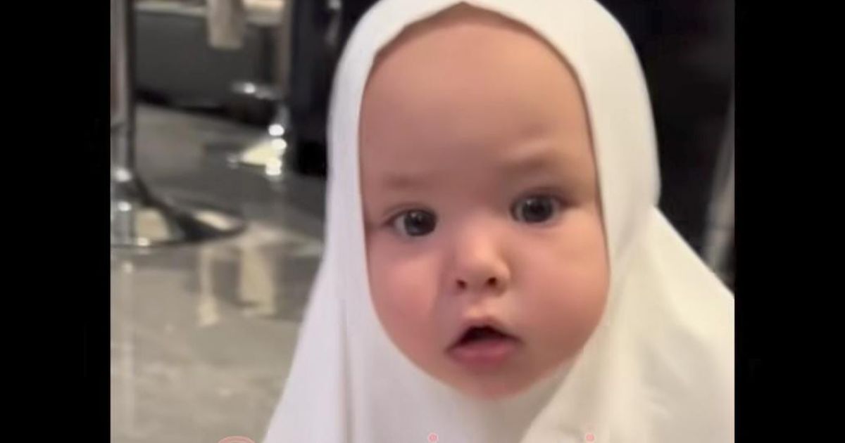 Potret Cantik Baby Kamari Anak Jennifer Coppen Anteng Kenakan Hijab, Disebut Ustazah Cilik Sampai Bidadari Papa Dali