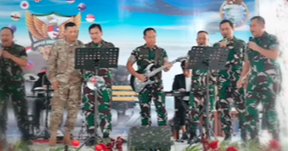 Cadas Panglima TNI Main Gitar Iringi Kasad, Kasau & Kasal, Tentara Wanita Amerika Ikut Nyanyi