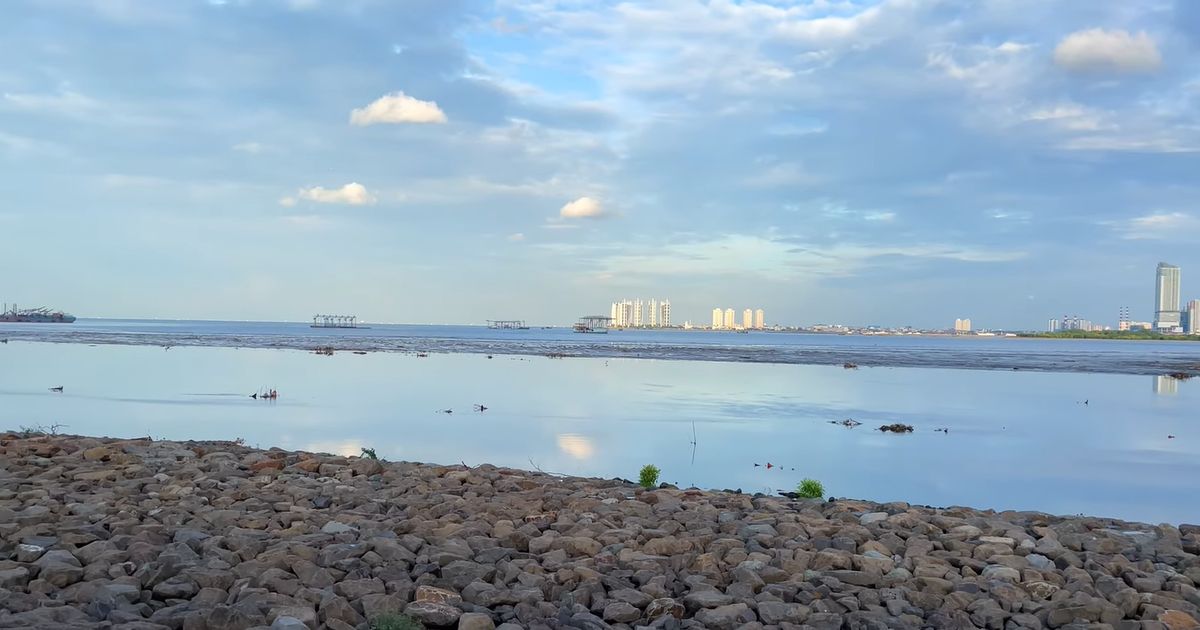 Indahnya Matahari Terbenam di Pantai Maju Jakarta, Nikmati Panorama Senja Gedung Pencakar Langit dari Sisi yang Berbeda