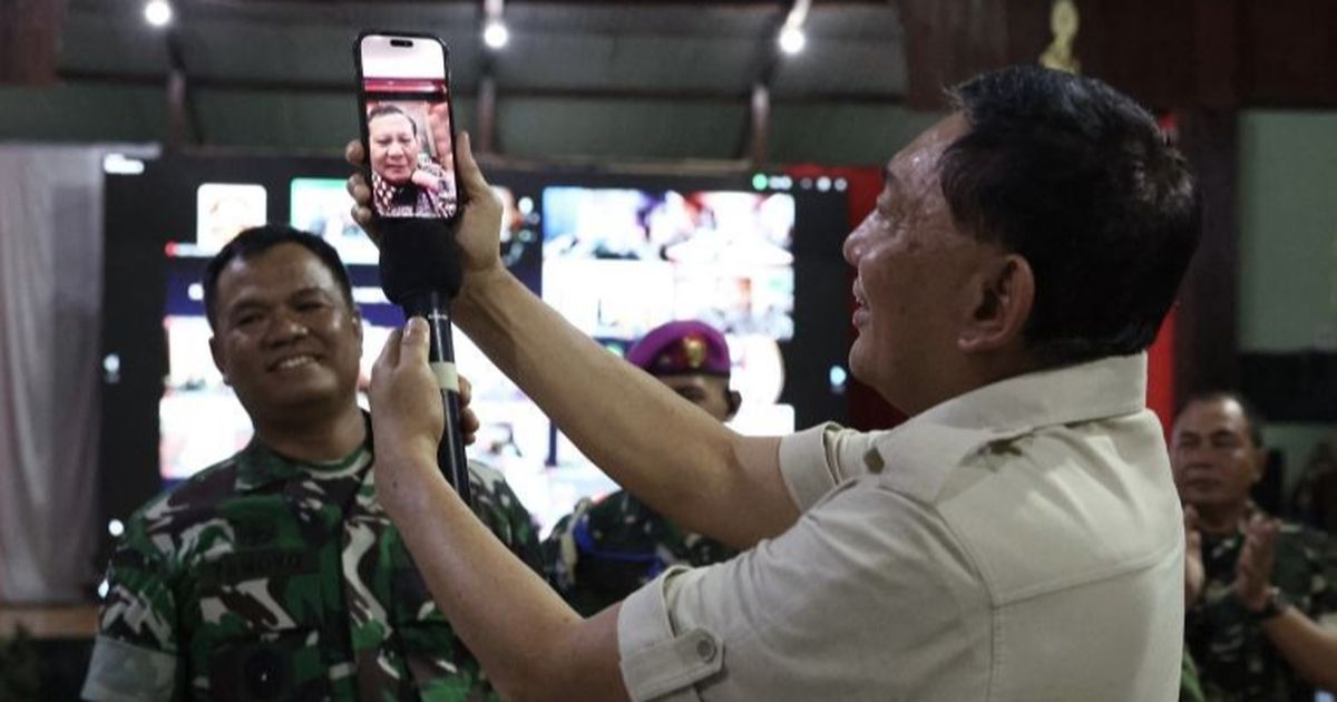 Malam Tahun Baru, Prabowo Sapa Prajurit TNI di Papua via Video Call