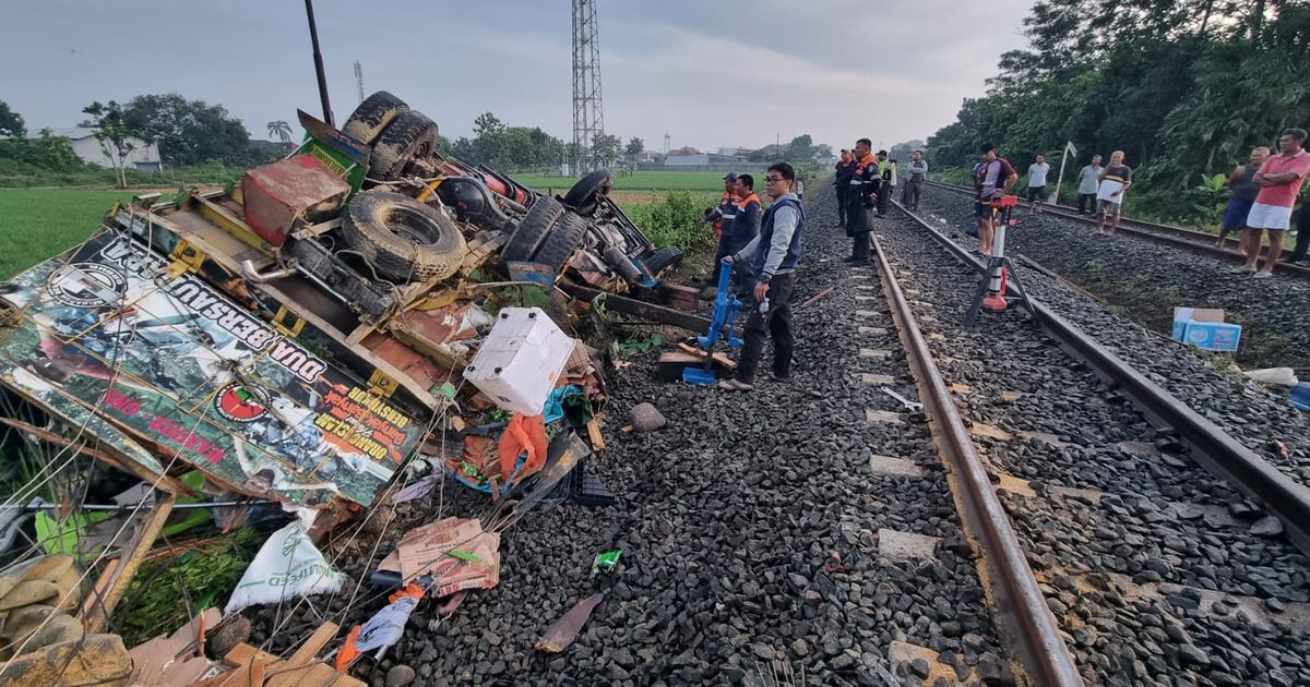 Kereta Api Sancaka Tabrak Truk di Sragen, Kendaraan Hancur dan Sopir Kritis