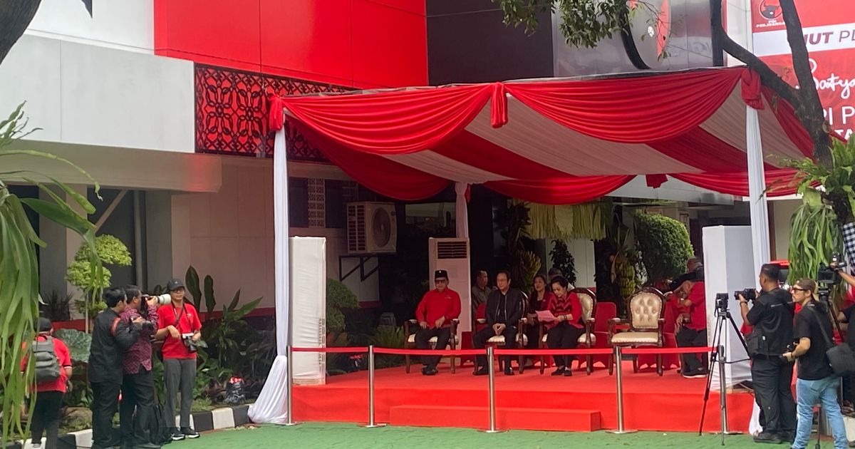 Didampingi Prananda hingga Hasto, Megawati Hadiri Perayaan HUT ke-52 PDIP di Sekolah Partai