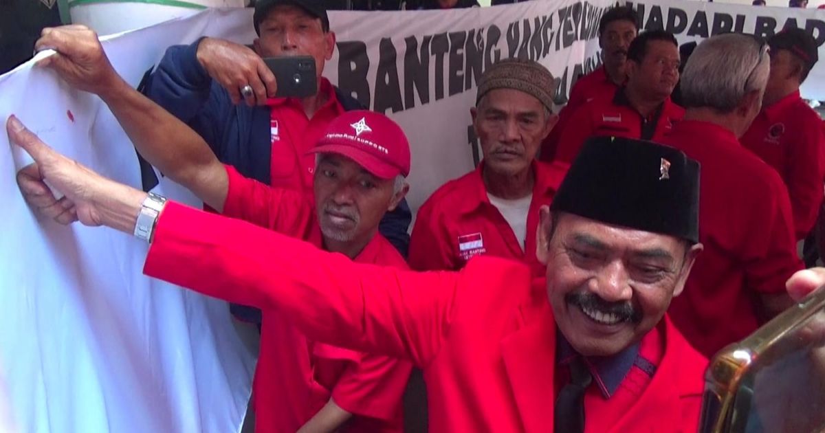 FX Rudy Pimpin Kader PDIP Solo Aksi Cap Jempol Darah, Dukung Megawati Kembali Jadi Ketua Umum