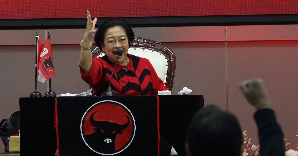 VIDEO: Keras! Megawati Gebrak Meja Singgung Prabowo: Mau Swasembada Tapi Tidak Berdikari