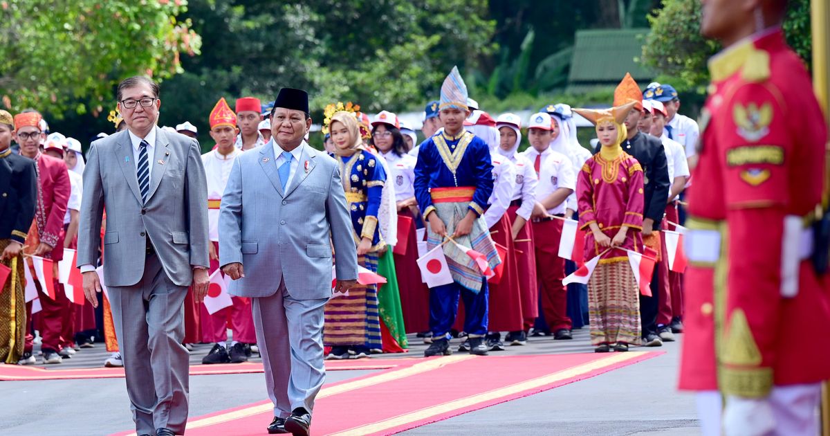 VIDEO: Ekspresi Tajam Mayor Teddy Melotot Tegur Staf Istana Ganggu Momen Prabowo Bicara