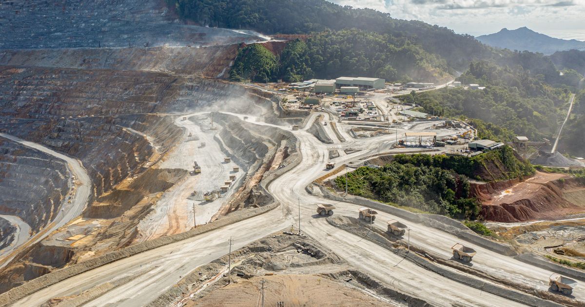 VIDEO: Menyayat Hati Curhat Pekerja Kena PHK PT Freeport, Singgung Kebijakan Era Jokowi