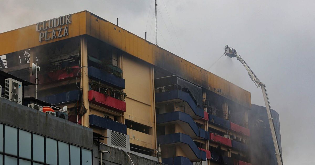 Petugas Damkar Dipecah Jadi Dua Tim di Tengah Proses Pendinginan Glodok Plaza, Ini Tujuannya