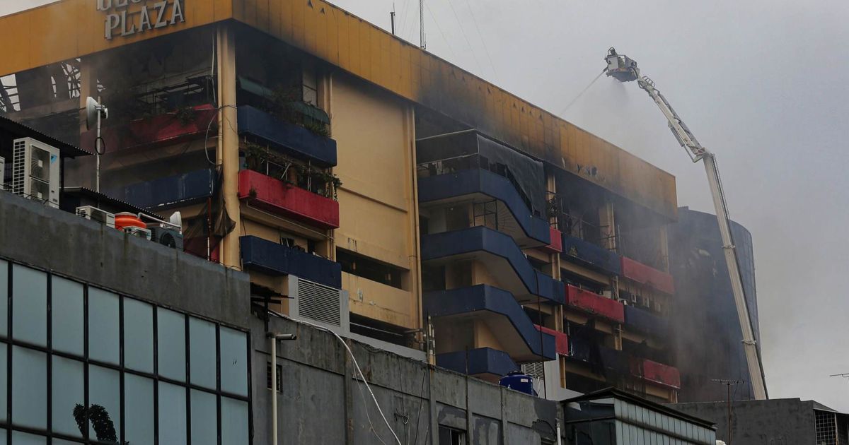 Sudah 15 Jam, Belum Semua Titik Api Kebakaran di Glodok Plaza Padam