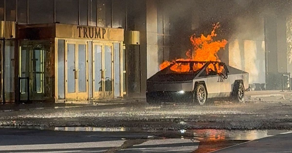 FOTO: Penampakan Tesla Cybertruck Elon Musk Meledak di Hotel Donald Trump