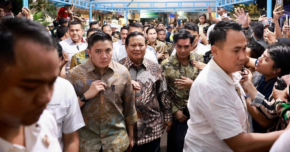 VIDEO: Gaya Sangar Teddy Langsung Bersuara Lembut ke Lansia Ingin Foto Bareng Prabowo