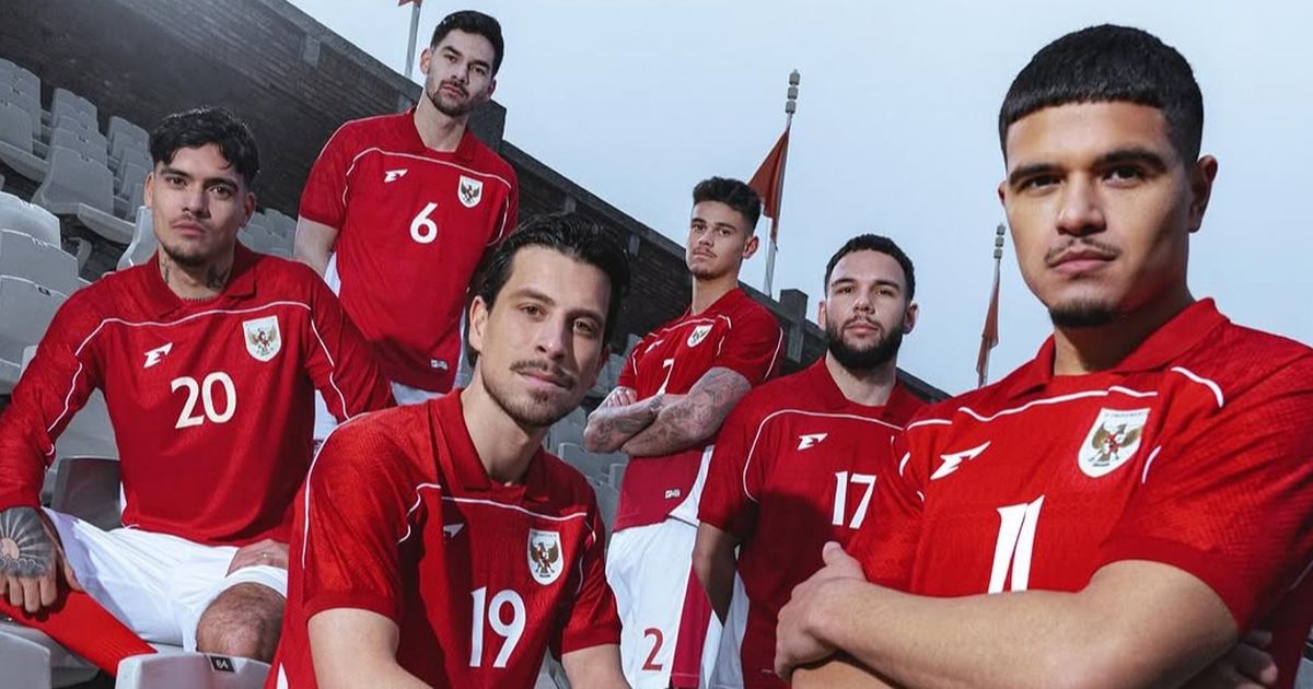 FOTO: Elegan! Ini Penampakan Jersey Baru Timnas Indonesia, Pemain Diaspora Jadi Modelnya