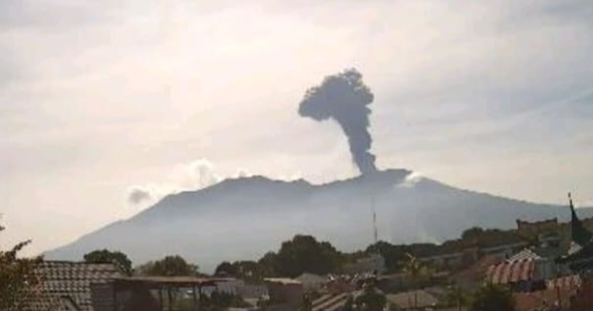 Gunung Marapi Erupsi Lagi Disertai Dentuman Keras, Semburkan Abu Vulkanik Setinggi 1.000 Meter