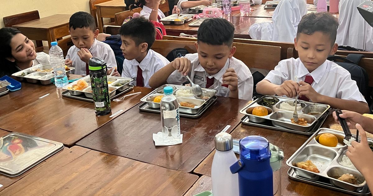 10 Manfaat Makan Bergizi Gratis bagi Anak Sekolah Menurut Ahli