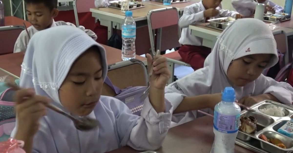 Tujuh Sekolah di Tangerang Selatan Dapat Makan Bergizi Gratis, Menunya Ayam Kecap hingga Jeruk dan Susu