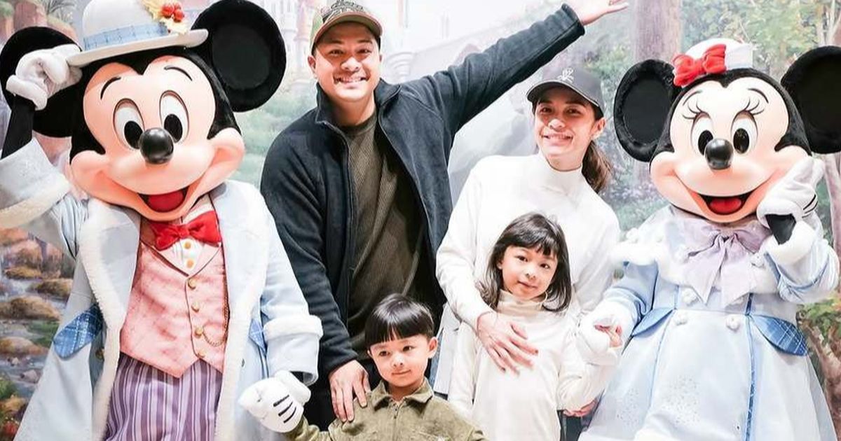 Keluarga Idaman, Potret Seru Liburan Glenn Alinskie & Chelsea Olivia Bersama Anak-anak ke Disneyland Shanghai