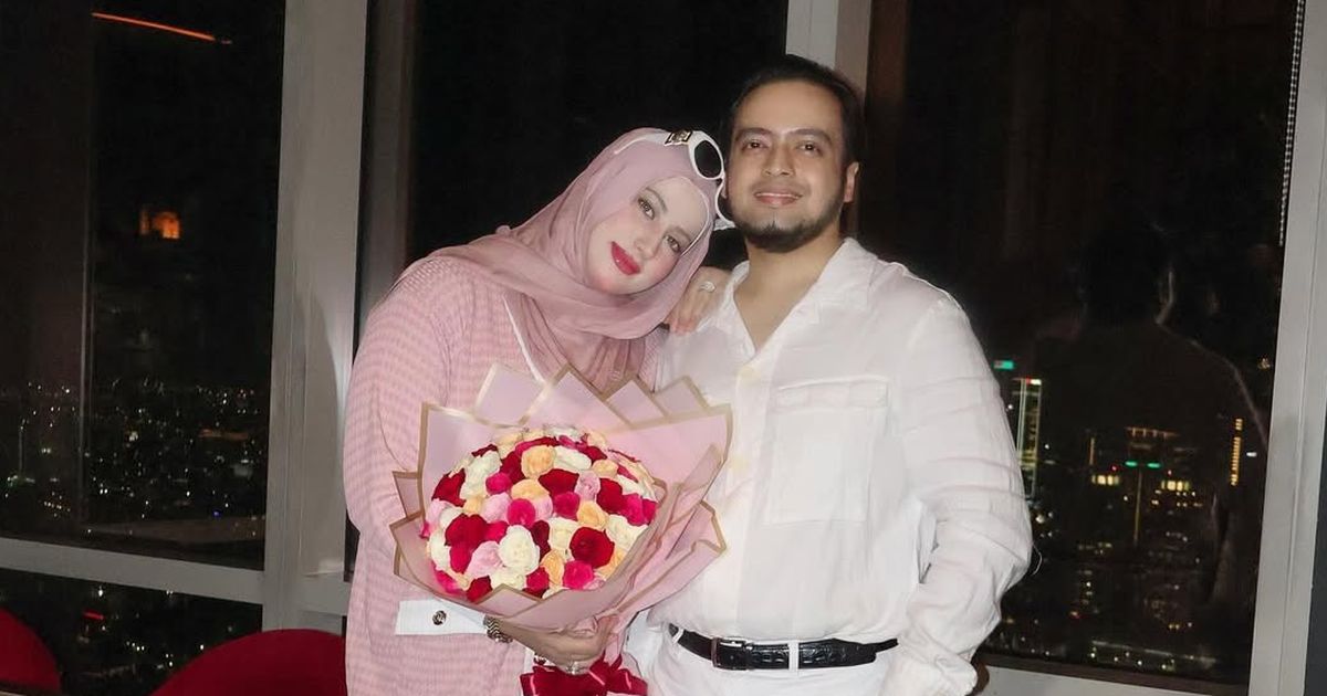 Potret Makan Malam Romantis Tasyi Athasyia dan Suami Rayakan Ulang Tahun Pernikahan ke-10