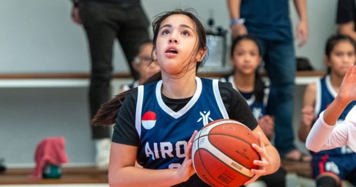 Cantik Menawan, Potret Kece Mikhayla Bakrie Anak Nia Ramadhani Main Basket - Pesonanya 11 12 dengan Sang Mama