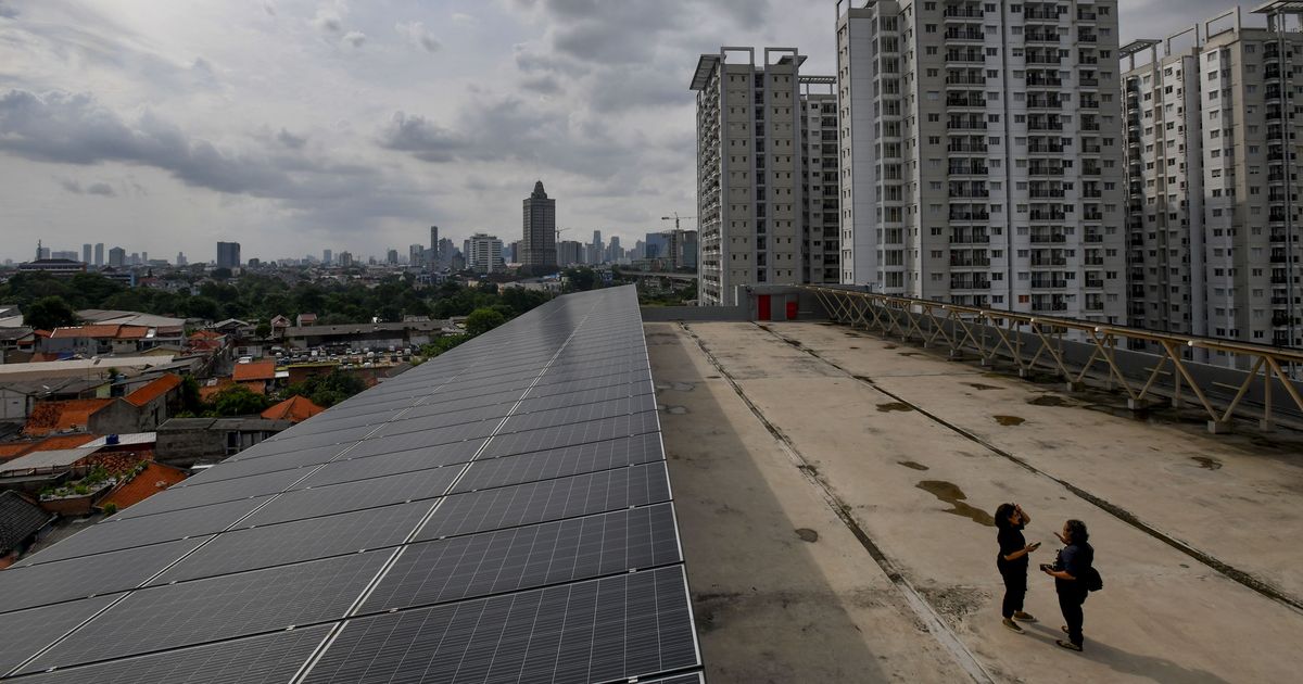 FOTO: Pemprov Jakarta Dorong Penggunaan PLTS Atap untuk Mitigasi Perubahan Iklim