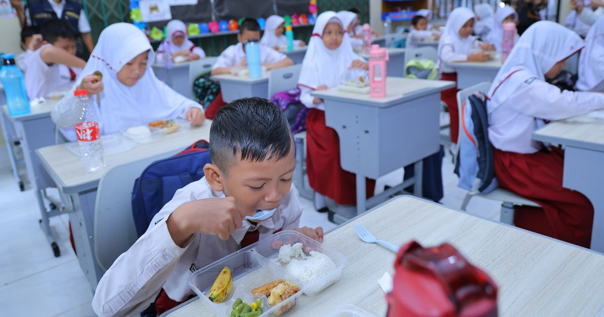 Ragam Keluhan Hari Pertama Makan Bergizi Gratis: Rasa Hambar, Tidak Ada Susu dan Makanan Datang Jelang Pulang