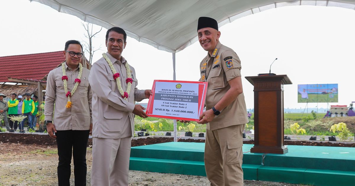 Mentan Amran Salurkan Bantuan Pompa hingga Alsintan, Produksi Padi di Bangkalan Meningkat Signifikan