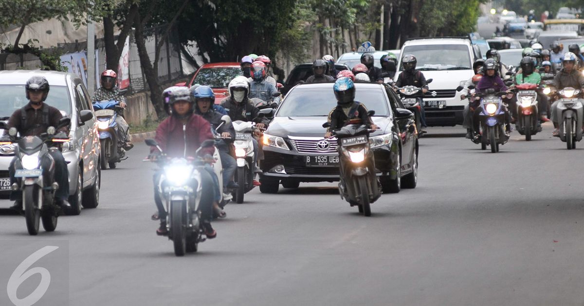 Kepatuhan Masyarakat RI Bayar Pajak Sangat Rendah, Luhut: Dari 100 Juta Kendaraan, yang Bayar Pajak 50 Persen