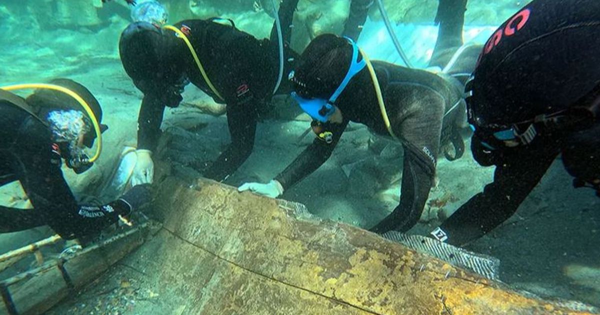 Penyelam Temukan Bangkai Kapal yang Tenggelam 2.600 Tahun Lalu, Bermuatan Timah Batangan